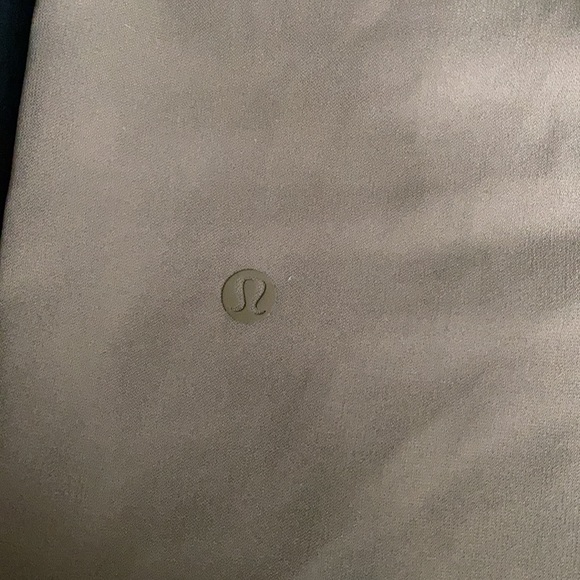 Lululemon on the fly woven pants - Picture 2 of 4